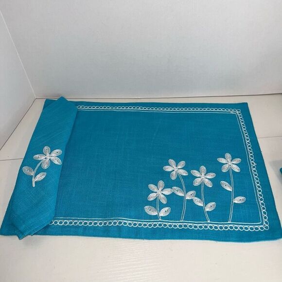 Linen Embroidered Placemats And Napkins 4 Sets Blue W/ White Floral Entertaining - Picture 2 of 6